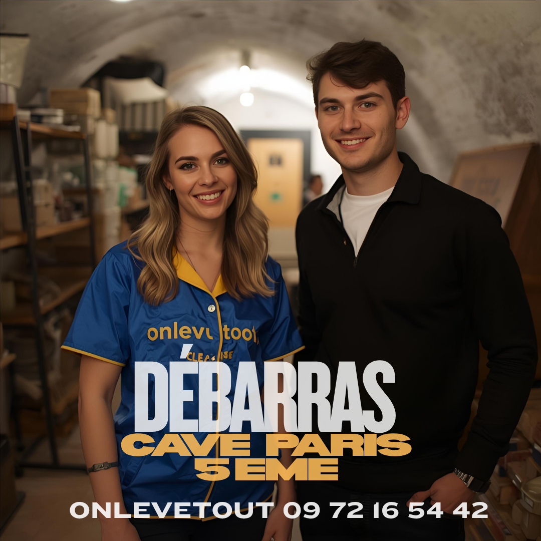 Passage étroit dans un immeuble typique de Paris 5	