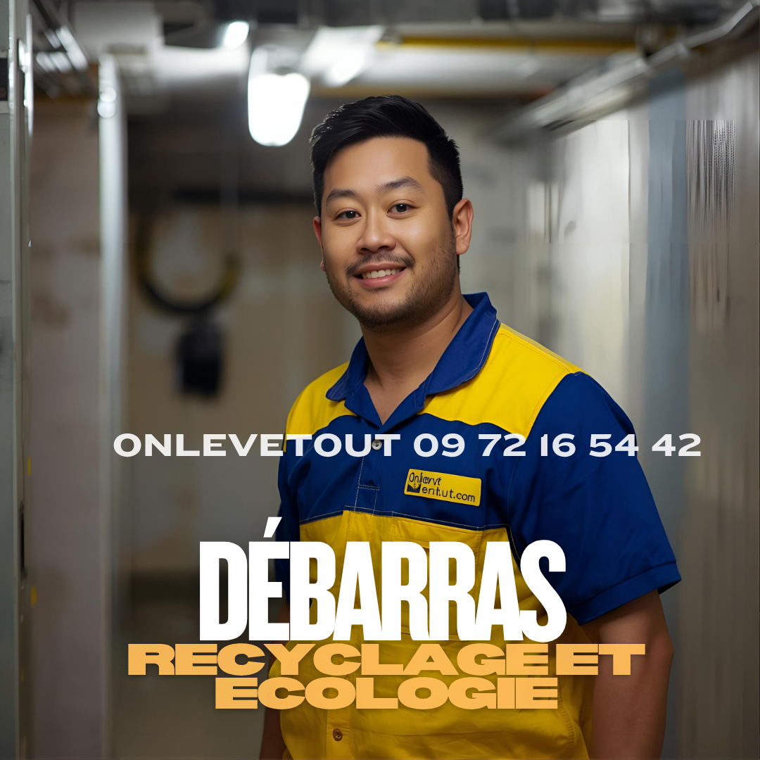 Camion ONLEVETOUT chargé d'objets triés prêts pour recyclage et dons à Paris